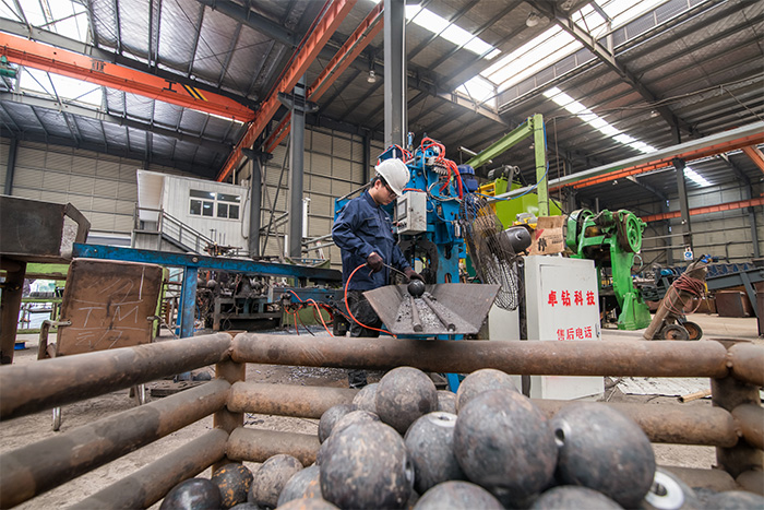 浙江网架配件-螺栓球加工车间